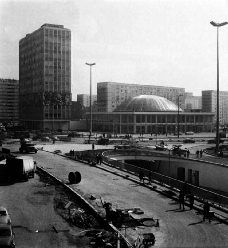 Alexanderplatz - Autotunnel.