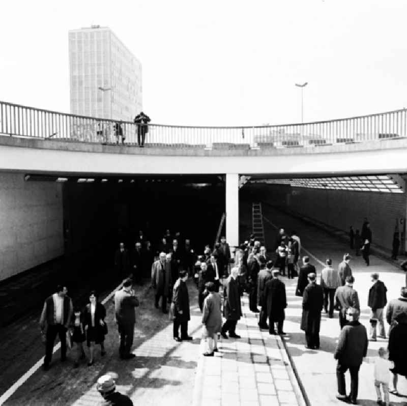 Alexanderplatz - Autotunnel.