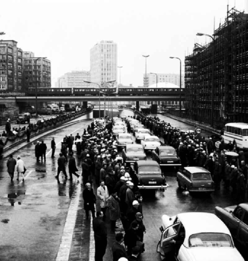 Alexanderplatz - Autotunnel.