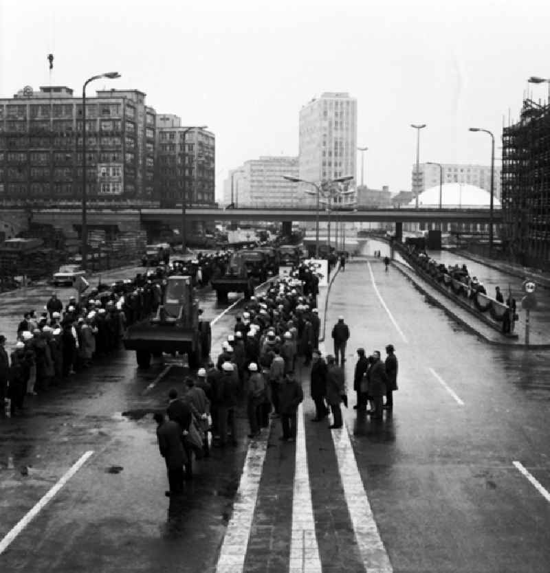 Alexanderplatz - Autotunnel.