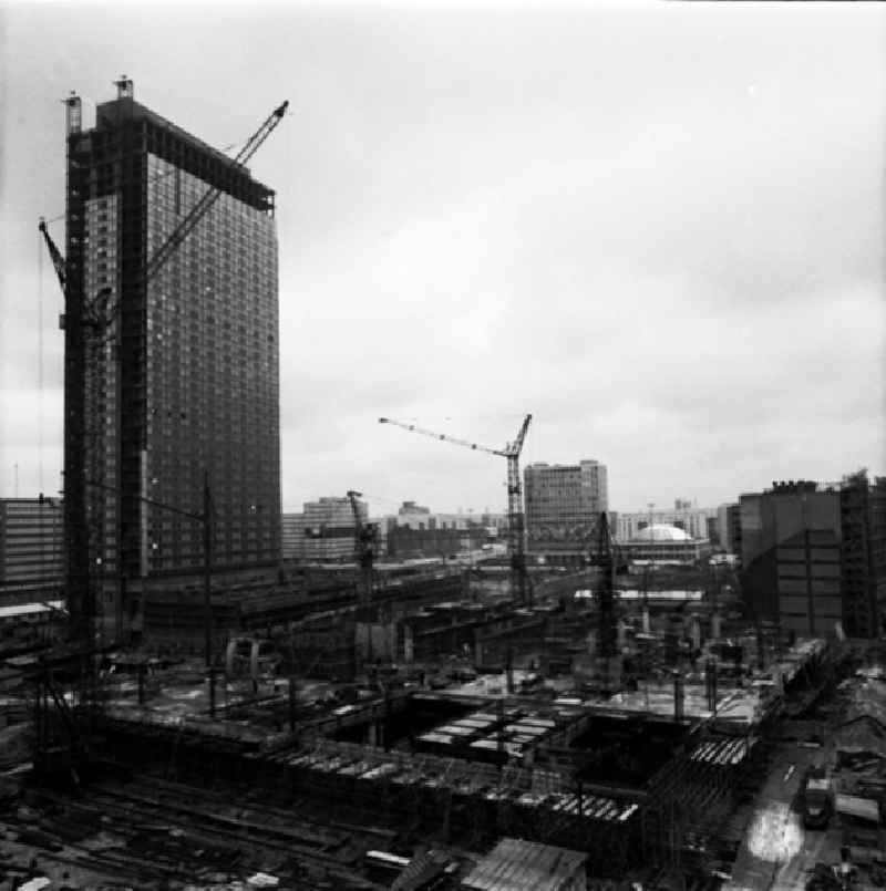 Alexanderplatz - Autotunnel.