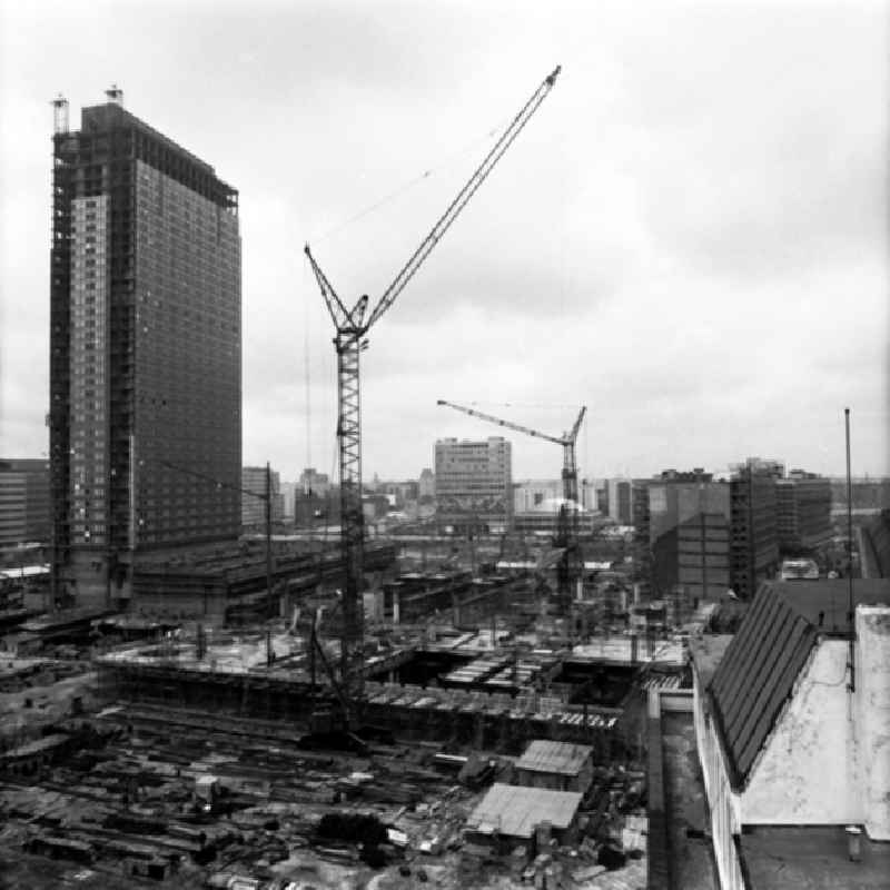 Alexanderplatz - Autotunnel.