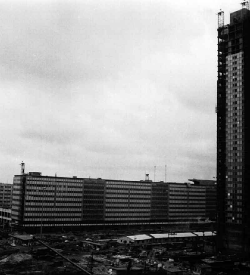 Alexanderplatz - Autotunnel.