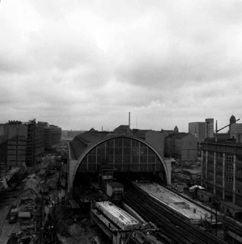 Alexanderplatz - Autotunnel.