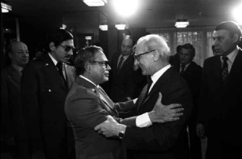 Erich Honecker empfändt Delegation aus Nikaragua (4