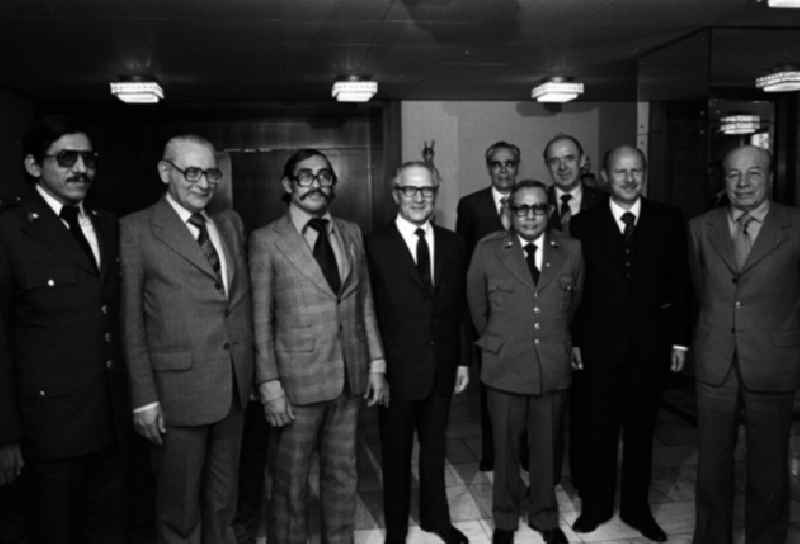 Erich Honecker empfändt Delegation aus Nikaragua (4