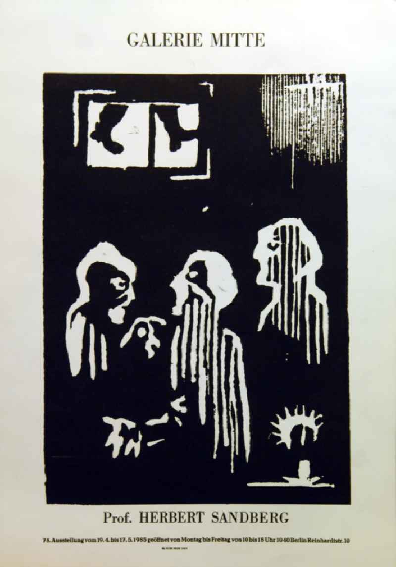 Plakat der Ausstellung 'Prof. Herbert Sandberg' vom 19.4.-17.5.1985 Galerie Mitte, 41,7x59,7cm mit Grafik 'Die Illegalen' von Herbert Sandberg aus dem Jahr 198