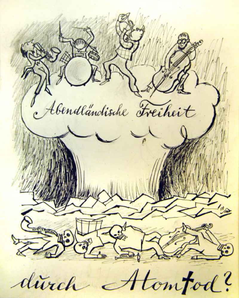 Zeichnung von Herbert Sandberg 'Abendländische Freiheit durch Atomtod?' aus dem Jahr 1958, 27,5x35,5cm Bleistift und Feder, handsigniert. Im Vordergrund: vier Körper mit Totenköpfen/ Skelette liegen auf dem Boden, sie halten Instrumente, wie Saxophon, Trommel, Trompete und Kontrabass in ihren Händen; dahinter: eine Explosionswolke/ ein Atompilz, darauf spielen vier Personen Saxophon, Schlagzeug, Trompete und Kontrabass.