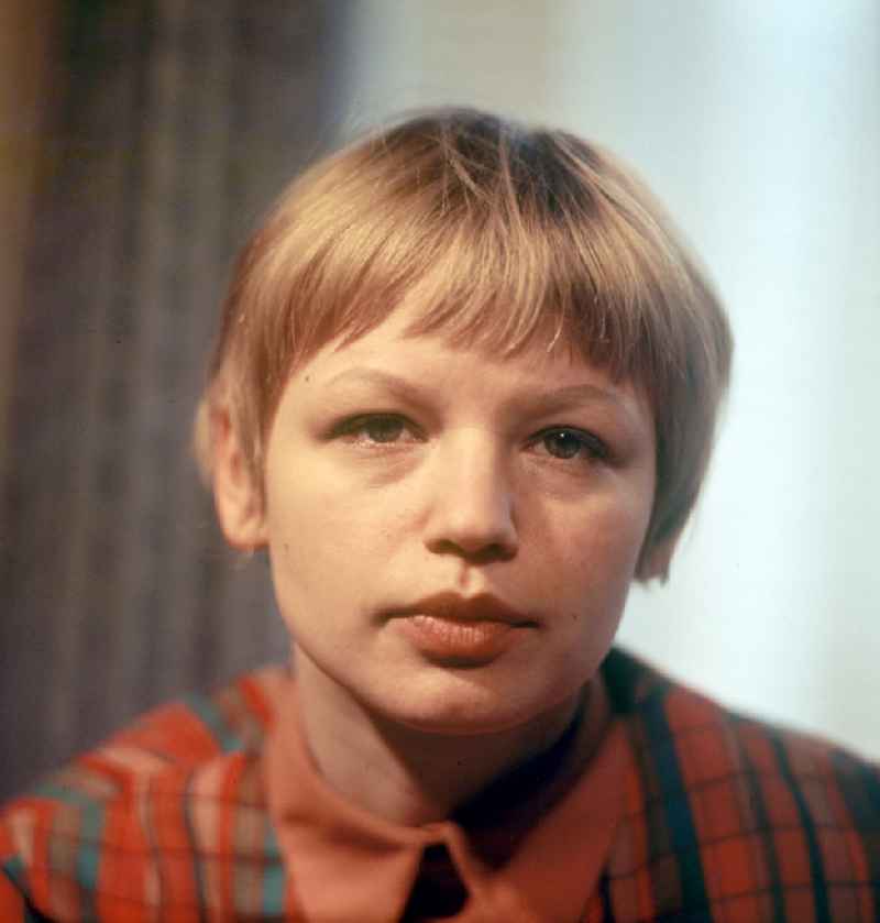 The actress Ursula Werner in Berlin Eastberlin on the territory of the former GDR, German Democratic Republic