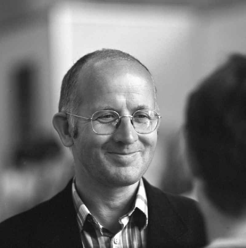 Der Schriftsteller Jürgen Leskien auf dem Schriftstellerbasar in Berlin.