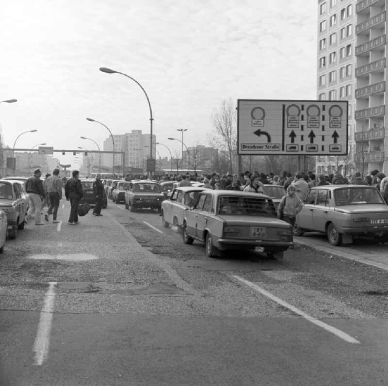Opening of the GueSt passport control point and border crossing point with crowds of people and vehicles at Heinrich-Heine-Strasse in Berlin East Berlin in the territory of the former GDR, German Democratic Republic