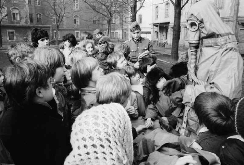 Young pioneers visit soldiers in the barracks of the awake regiment of 'Friedrich Engel' on the occasion of the day of the national national army (NVA) in Berlin, the former capital of the GDR, German democratic republic