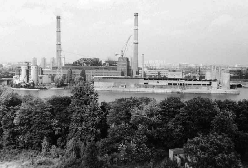The brown coal heating power work Blade mountain in Berlin, the former capital of the GDR, German democratic republic. The power station is an important supplier of district heating for the east part of the town