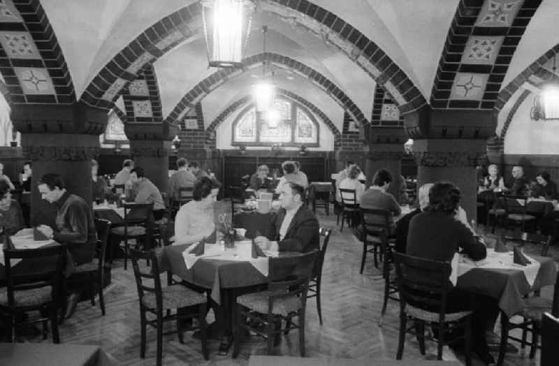 Guests in the Rathskeller Koepenick - restaurant, jazz cellar, theatre with regional and modern German kitchen in Berlin, the former capital of the GDR, German democratic republic