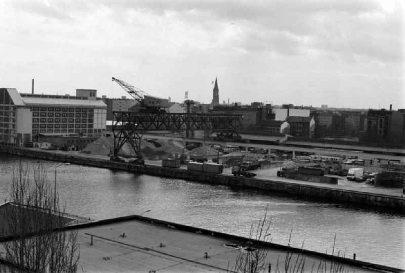View over docks with silo 'Viktoriaspeicher' between Spreeufer and Koepenicker Strasse in Berlin - Kreuzberg