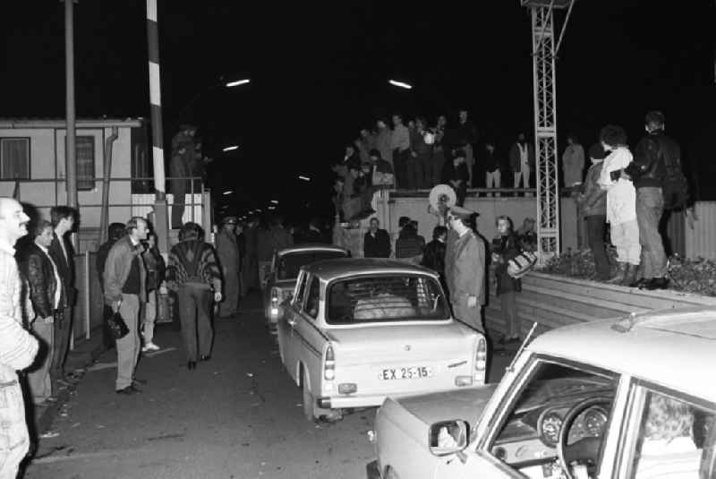 Border police and people on the evening of November 9, 1989, after the border opening at the Invalidenstrasse border crossing in Berlin-Mitte, the former capital of the GDR, German Democratic Republic
