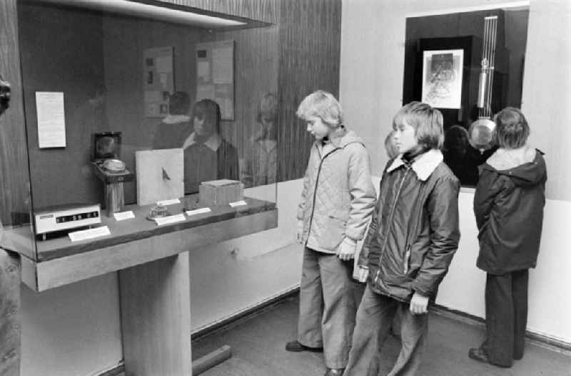 Students are looking at an exhibition box on a schooltrip to the Archenhold Observatory Treptow in the district Treptow in Berlin Eastberlin on the territory of the former GDR, German Democratic Republic