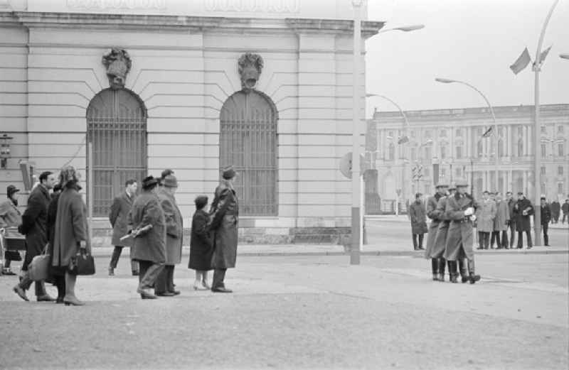 Parade formation and march of soldiers of the 'Friedrich Engels' guard regiment to the changing of the guard of honor in front of the Schinkelsche Neue Wache at the national memorial for the victims of war and fascism on the street Unter den Linden in the district Mitte in Berlin East Berlin on the territory of the former GDR, Germans Democratic Republic