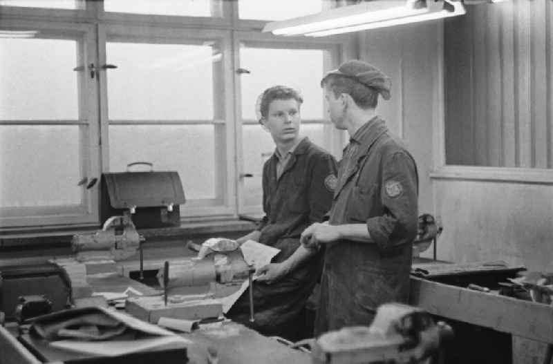 Practical training of future electromechanics - apprenticeship training class in the mechanics laboratory of the vocational school of the VEB Elektro-Apparate-Werke in the district of Treptow in Berlin East Berlin on the territory of the former GDR, German Democratic Republic