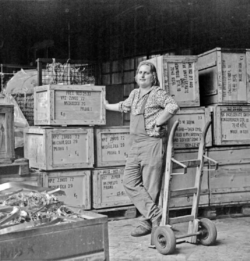 Workplace and factory equipment ' VEB Schreibfeder Berlin ' on street Boxhagener Strasse in the district Friedrichshain in Berlin Eastberlin on the territory of the former GDR, German Democratic Republic