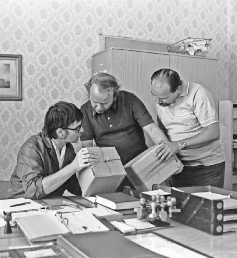 Workplace and factory equipment ' VEB Schreibfeder Berlin ' on street Boxhagener Strasse in the district Friedrichshain in Berlin Eastberlin on the territory of the former GDR, German Democratic Republic