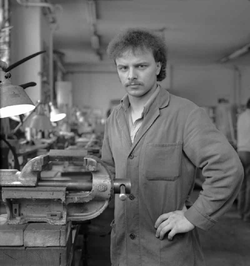 Workplace and factory equipment ' VEB Schreibfeder Berlin ' on street Boxhagener Strasse in the district Friedrichshain in Berlin Eastberlin on the territory of the former GDR, German Democratic Republic