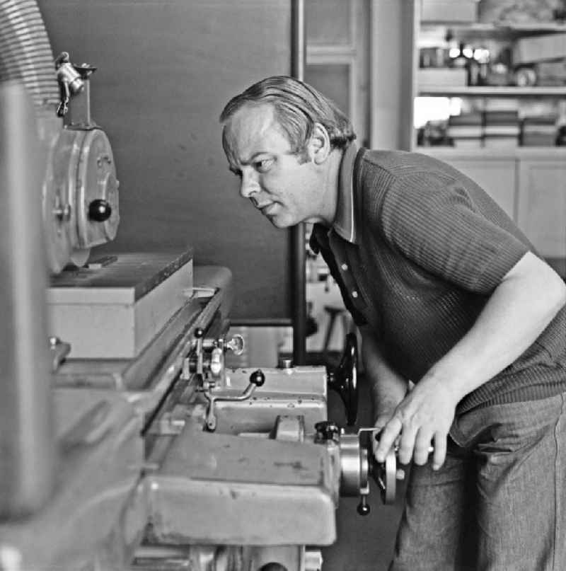 Workplace and factory equipment ' VEB Schreibfeder Berlin ' on street Boxhagener Strasse in the district Friedrichshain in Berlin Eastberlin on the territory of the former GDR, German Democratic Republic