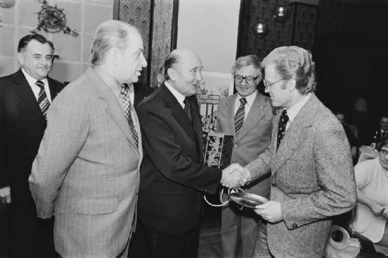 Award ceremony for the winners of the restaurant competition of the year 1978 in the Café Warschau on Karl-Marx-Allee (Stalinallee) in the district Friedrichshain in Berlin East Berlin in the territory of the former GDR, German Democratic Republic