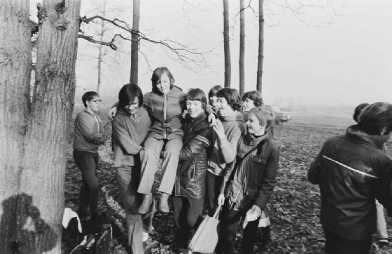 Pioneer manoeuvres as practical training with a pre-military character in preparation for military service of students of the 32nd and 14th Polytechnic High School in Berlin East Berlin in the territory of the former GDR, German Democratic Republic