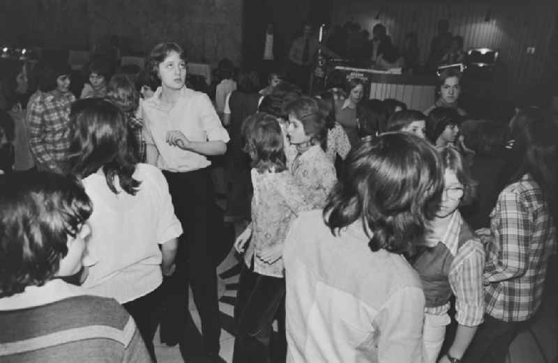 Disco in the dance hall of the restaurant in the youth club in the Palace of the Republic in Berlin East Berlin on the territory of the former GDR, German Democratic Republic