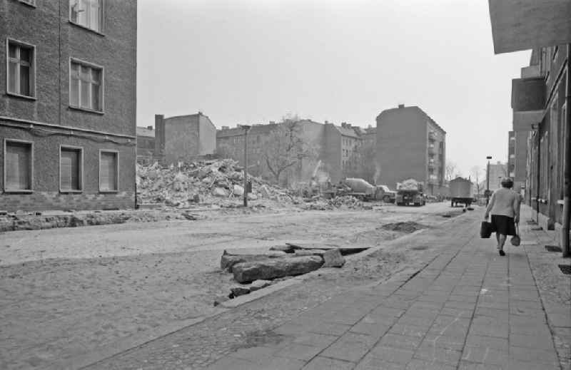 Rubble on the construction site for demolition work on the remains of old multi-family buildings on street Boedikerstrasse in the district Friedrichshain in Berlin Eastberlin on the territory of the former GDR, German Democratic Republic