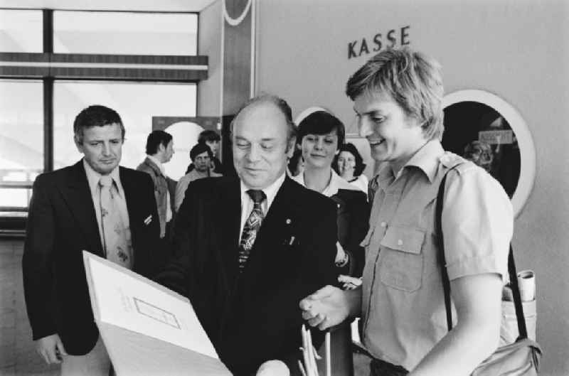 Welcoming the 11 millionth visitor on the visitor platform of the television tower at Alexanderplatz in the Mitte district of Berlin, East Berlin, on the territory of the former GDR, German Democratic Republic