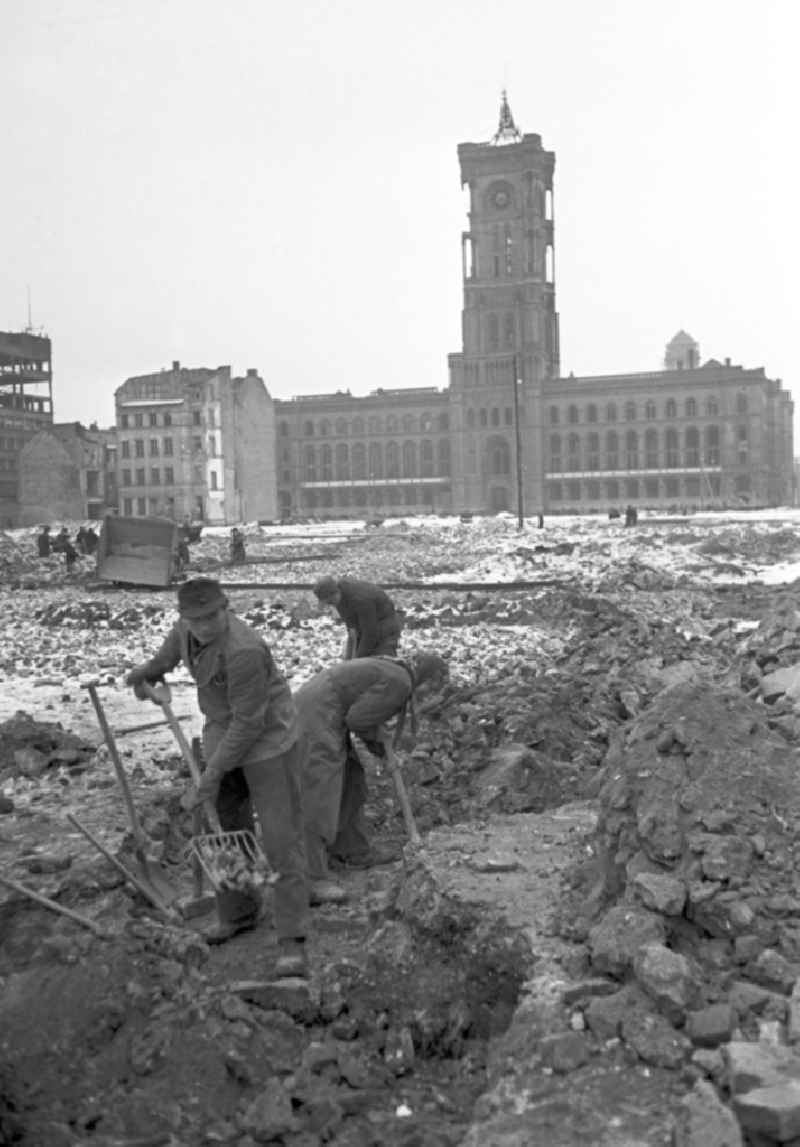 Men and women clearing rubble and cleaning up in front of the Red Town Hall in East Berlin in the territory of the former GDR, German Democratic Republic