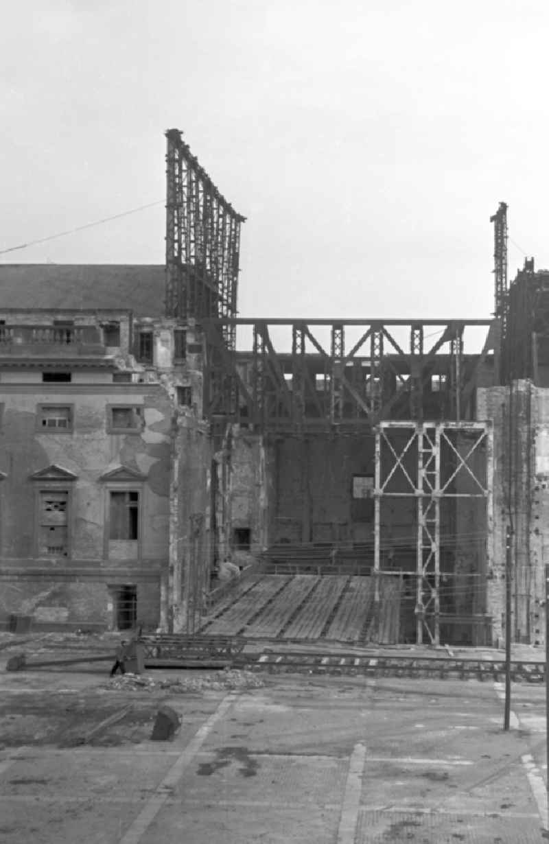 Start of the reconstruction of the German State Opera on Unter den Linden in Berlin, which was destroyed in the Second World War, East Berlin in the territory of the former GDR, German Democratic Republic