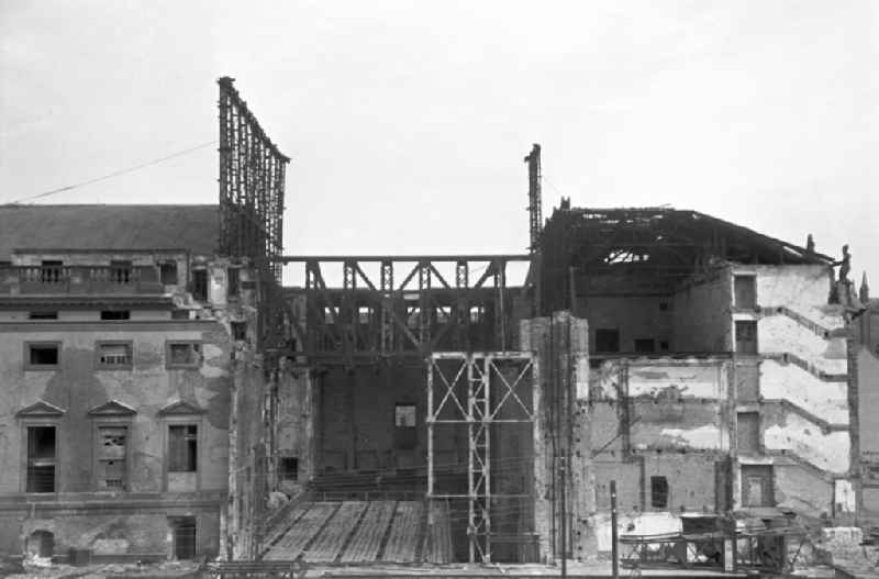 Start of the reconstruction of the German State Opera on Unter den Linden in Berlin, which was destroyed in the Second World War, East Berlin in the territory of the former GDR, German Democratic Republic