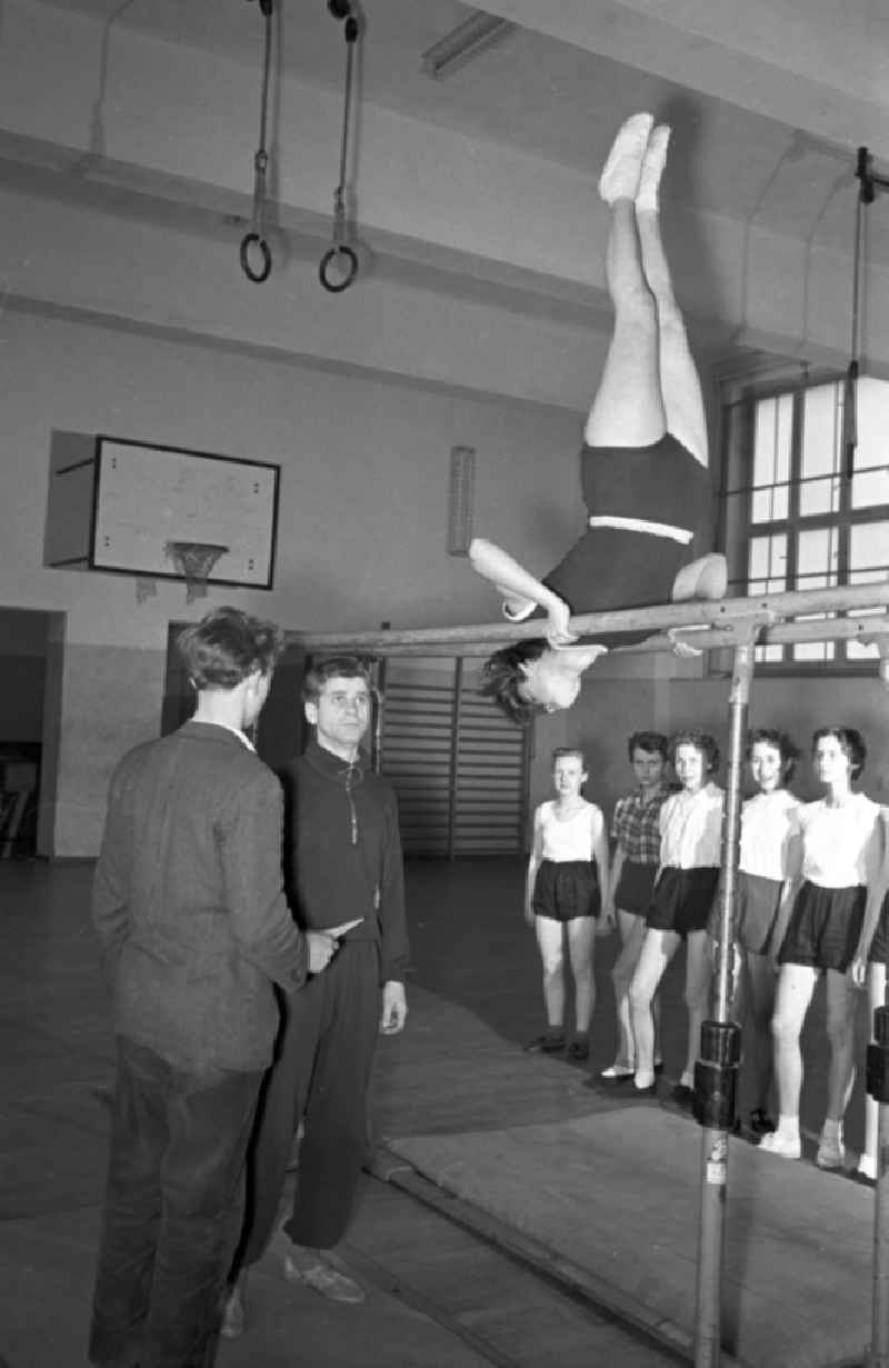 Students during gymnastics lessons in Berlin East Berlin in the area of the former GDR, German Democratic Republic