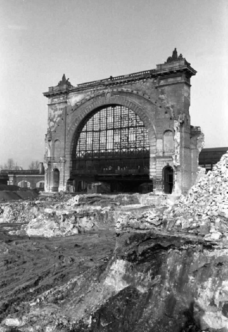 Portal remains of the station building of the demolished war-destroyed ruin of the terminal station 'Lehrter Bahnhof' in the district of Moabit in Berlin