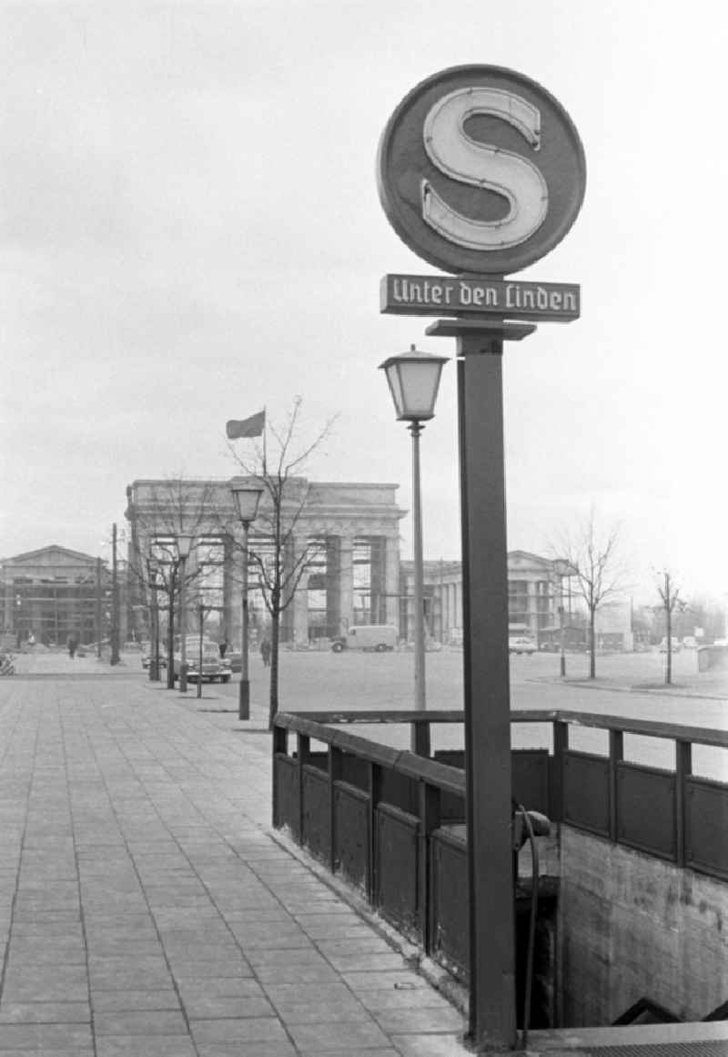 Entrance to the underground S-Bahn station on Unter den Linden in East Berlin in the territory of the former GDR, German Democratic Republic