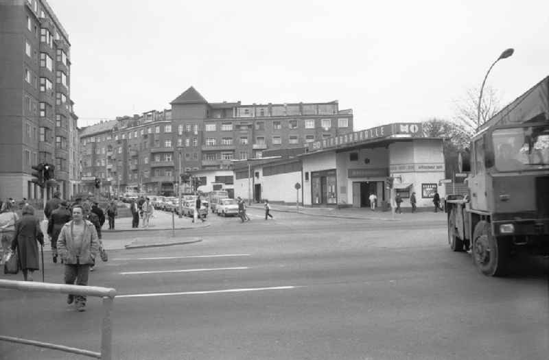 Pedestrians and passers-by in traffic at the Ringbahnhalle on Frankfurter Allee at the corner of Pettenkofer Strasse on Frankfurter Allee in the district of Friedrichshain in Berlin East Berlin in the territory of the former GDR, German Democratic Republic