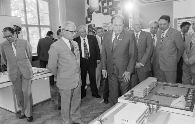 Members of the party and state leadership with the SED General Secretary Erich Honecker and Guenther Mittag as visitors at the exhibition '7th Building Conference' in the Mitte district of East Berlin in the area of the former GDR, German Democratic Republic