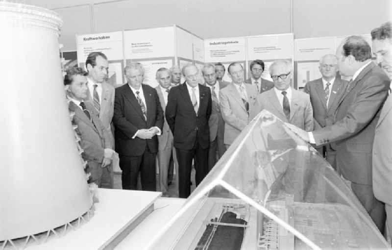 Members of the party and state leadership with the SED General Secretary Erich Honecker and Guenther Mittag as visitors at the exhibition '7th Building Conference' in the Mitte district of East Berlin in the area of the former GDR, German Democratic Republic