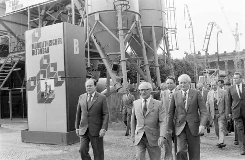 Members of the party and state leadership with the SED General Secretary Erich Honecker and Guenther Mittag as visitors at the exhibition '7th Building Conference' in the Mitte district of East Berlin in the area of the former GDR, German Democratic Republic