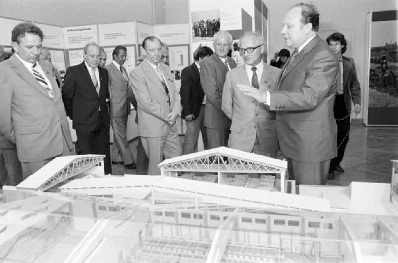 Members of the party and state leadership with the SED General Secretary Erich Honecker and Guenther Mittag as visitors at the exhibition '7th Building Conference' in the Mitte district of East Berlin in the area of the former GDR, German Democratic Republic