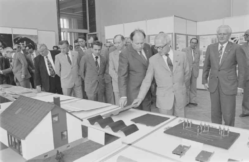 Members of the party and state leadership with the SED General Secretary Erich Honecker and Guenther Mittag as visitors at the exhibition '7th Building Conference' in the Mitte district of East Berlin in the area of the former GDR, German Democratic Republic