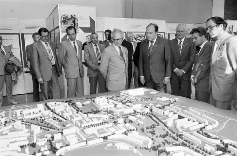 Members of the party and state leadership with the SED General Secretary Erich Honecker and Guenther Mittag as visitors at the exhibition '7th Building Conference' in the Mitte district of East Berlin in the area of the former GDR, German Democratic Republic