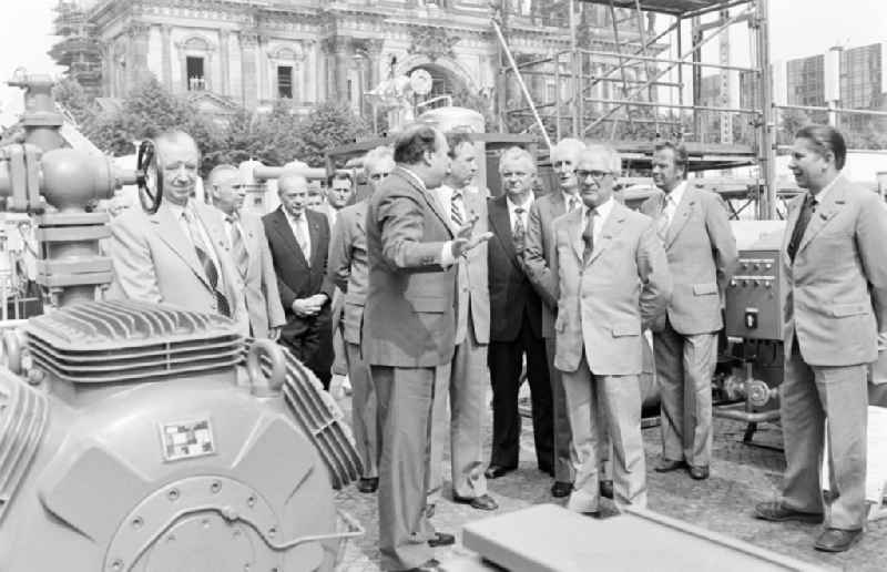 Members of the party and state leadership with the SED General Secretary Erich Honecker and Guenther Mittag as visitors at the exhibition '7th Building Conference' in the Mitte district of East Berlin in the area of the former GDR, German Democratic Republic