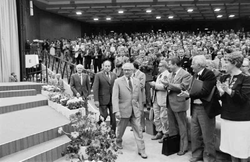 Presidium with members of the party and state leadership at the delegate conference for the '7th Construction Conference' in the 'Great Hall of the Palace of the Republic' in the Mitte district of East Berlin in the territory of the former GDR, German Democratic Republic