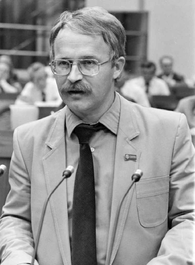 Horst Mueller as speaker and visitor at the exhibition '7th Building Conference' in the 'Great Hall of the Palace of the Republic' in the Mitte district of East Berlin in the territory of the former GDR, German Democratic Republic