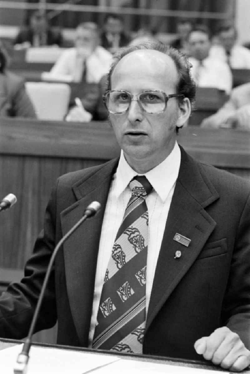 Siegfried Hermann Meister MLK Werk Plauen as speaker and visitor at the exhibition '7th Construction Conference' 'Great Hall of the Palace of the Republic' in the Mitte district of Berlin East Berlin on the territory of the former GDR, German Democratic Republic