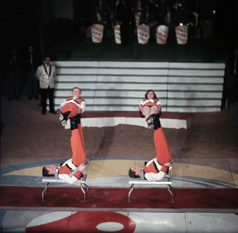 Acrobatic performance in the ring of the Circus Busch in Berlin East Berlin in the territory of the former GDR, German Democratic Republic